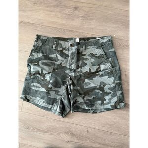 GAP Women’s Camo Cargo Shorts Size 14 – 5” Inseam – NWT Without Tags